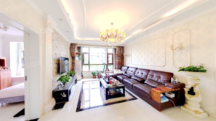 绿地海域中央墅B区二手房实景图