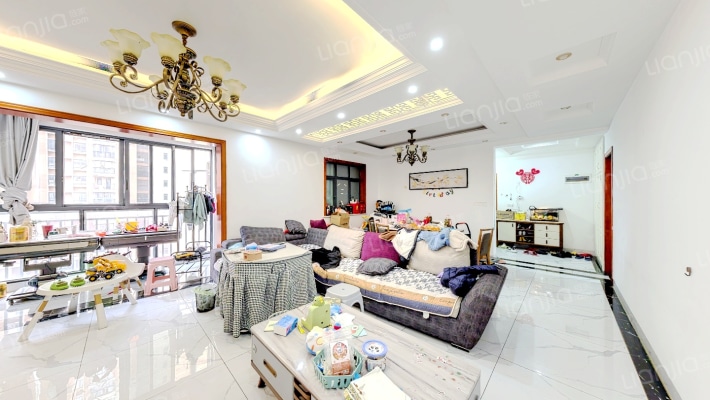 米兰春天三期二手房实景图