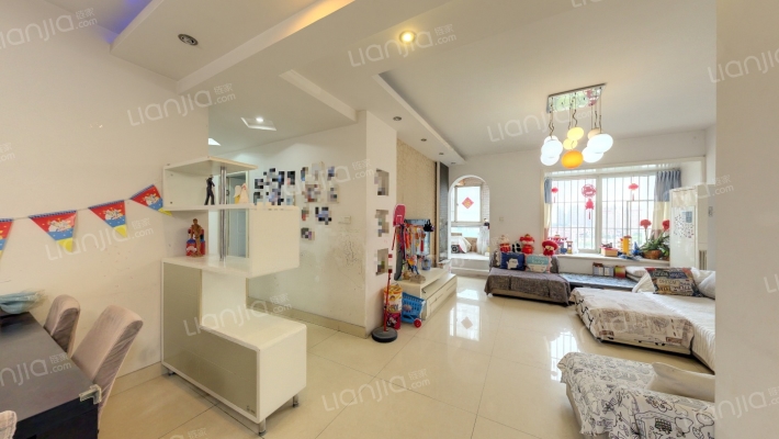 爱丁郡院二手房实景图