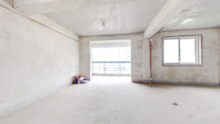 水绿名苑二手房实景图