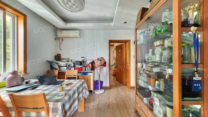 体育场路557号二手房实景图