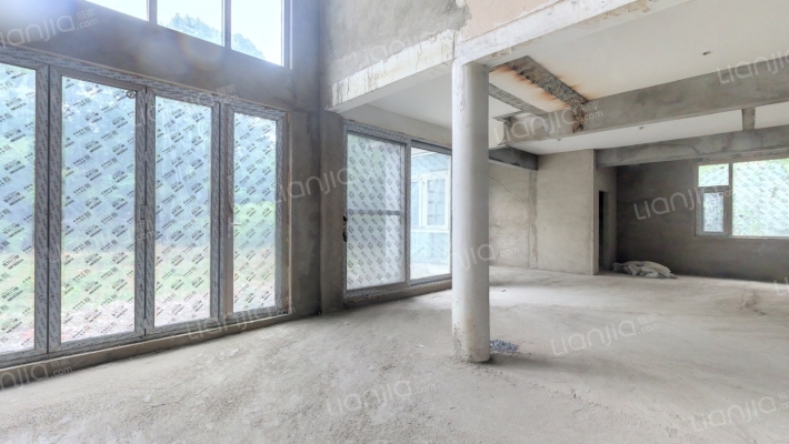 元一高尔夫别墅3期二手房实景图