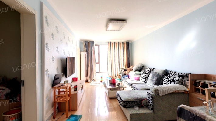 带车位带地下室 全南三居室带装修-客厅