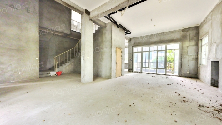 银丽高尔夫二手房实景图