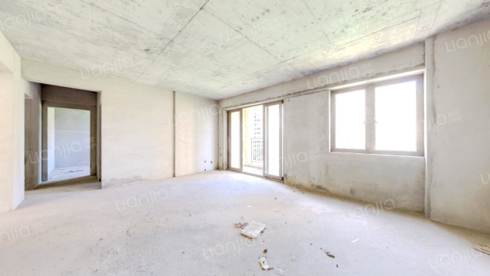 龙光城北八期二手房实景图