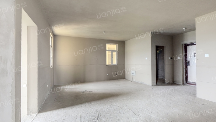 满五唯一 中间楼层 三居采光全天-客厅