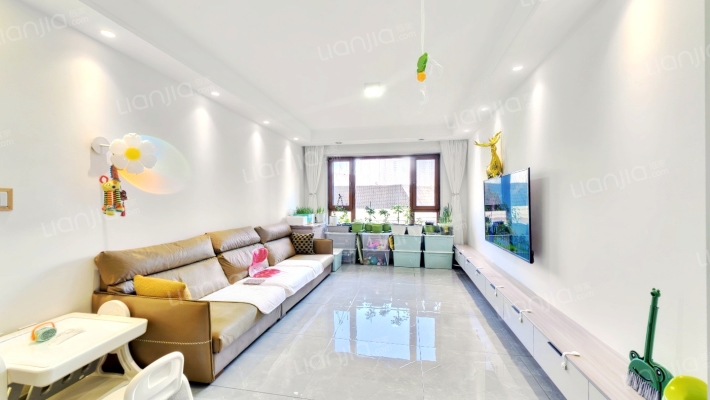 招商贝肯山六期B二手房实景图