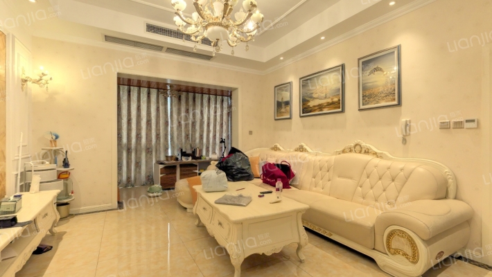 银露小区二手房实景图