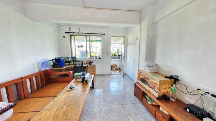 红楼泳场宿舍二手房实景图