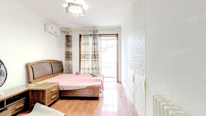 小梁庄街261号二手房实景图