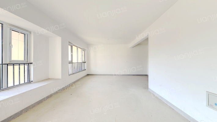 新城和昌湖畔樾山二手房实景图