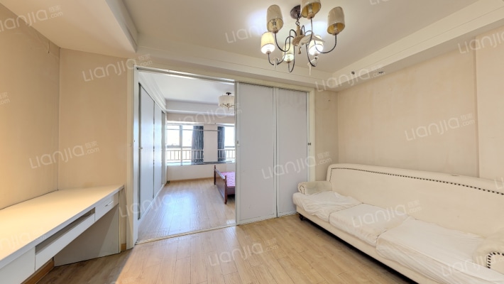 银泰城泰悦公馆二手房实景图