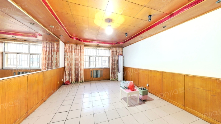 开发区清凉寺三阳开泰三居室不是顶层采光视野好-客厅