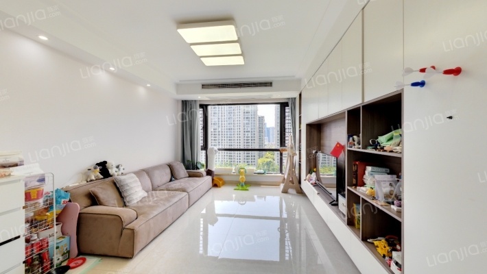 高运莱茵传奇二手房实景图