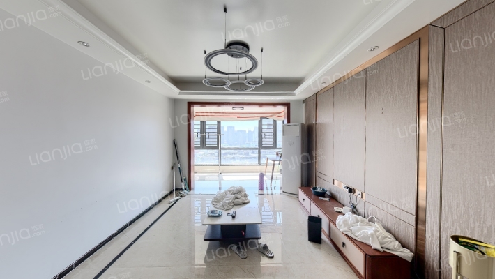 彰泰红二手房实景图