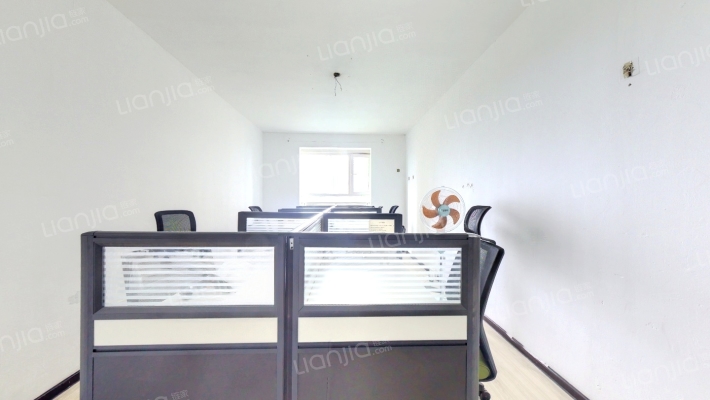 水岸花城，全阳户型，前后无遮挡，大社区集体供暖。-客厅