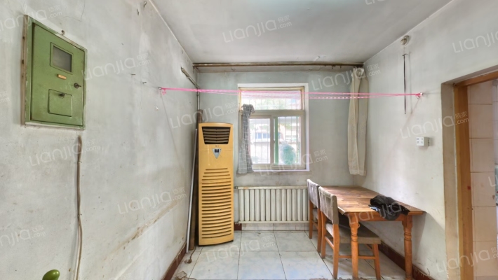 南卫里二手房实景图