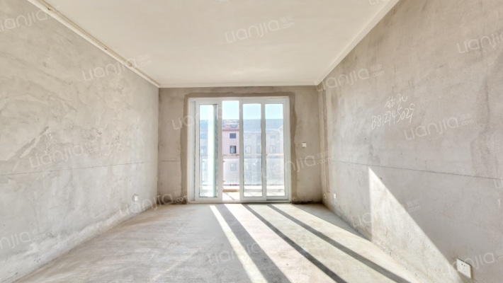 锦霞花院二手房实景图