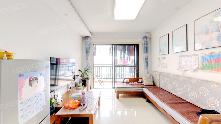 吉维尼鲜花小镇二手房实景图