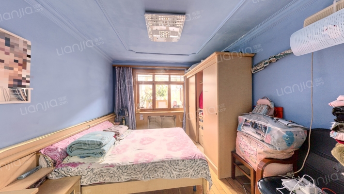 育梁里二手房实景图