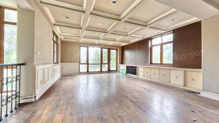 麓山国际黑鹰山庄二手房实景图