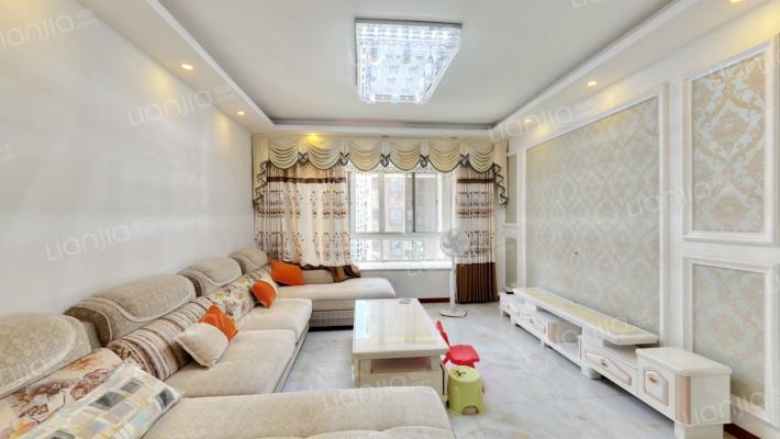 霏红榭一期二手房实景图