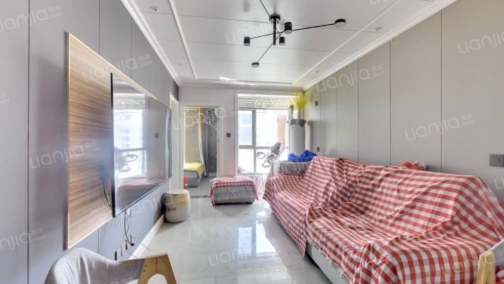 精装修 目前满二 集中供暖 全明格局-客厅