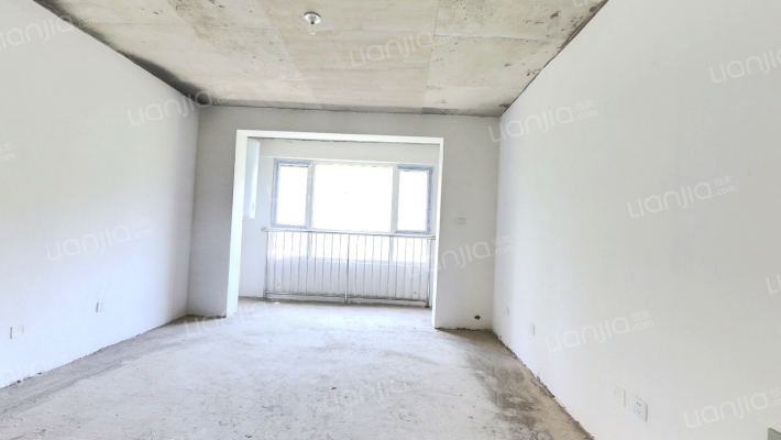 洋房中间楼层，南北通透三居 满二 视野宽阔 采光充足-客厅