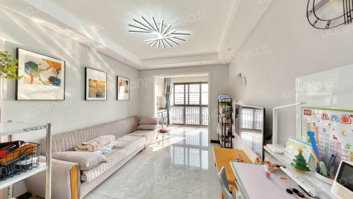 华秦铂湾二手房实景图