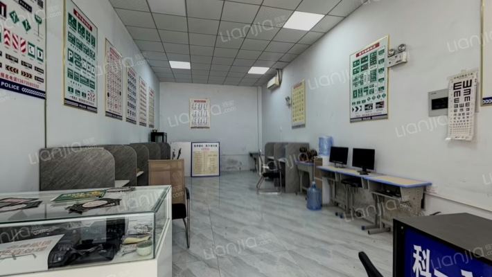 万国车世界二手房实景图