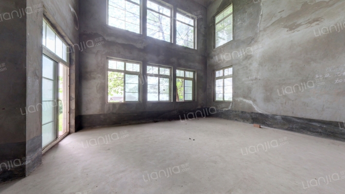 高尔夫江景别墅二手房实景图