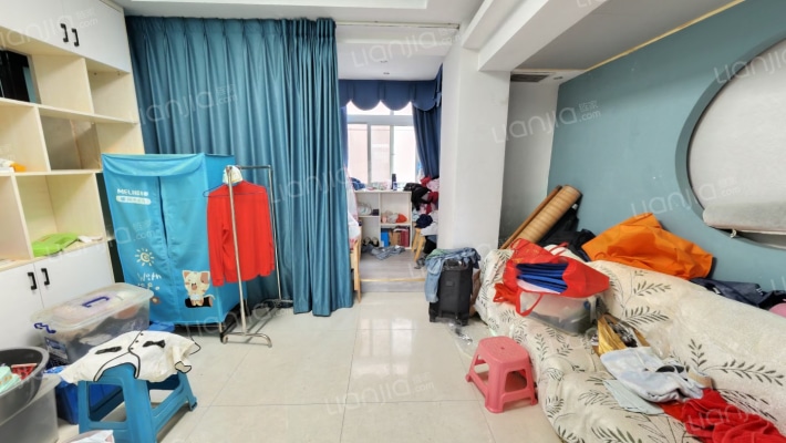 沿河商住区二手房实景图