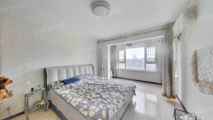 展轮新世界二手房实景图