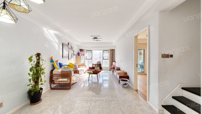 中航樾公馆二手房实景图