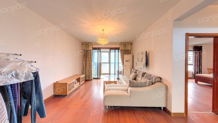 保利国际高尔夫花园塞纳河畔二手房实景图