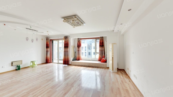 假日风景花园二手房实景图