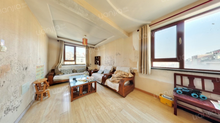 硕辉苑二手房实景图