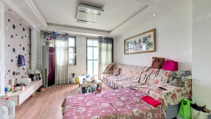 水岸车影二手房实景图