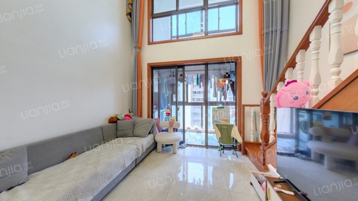 水岸华庭二手房实景图