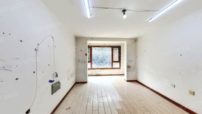 雷凯尼绅二手房实景图