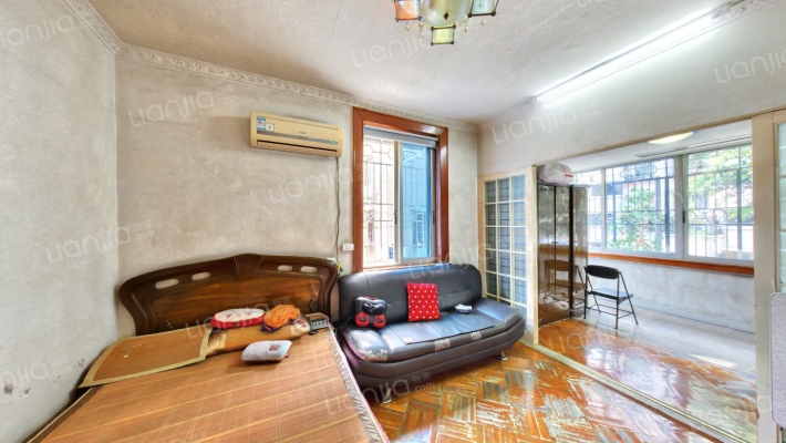 江滨西路三百零八弄18号二手房实景图