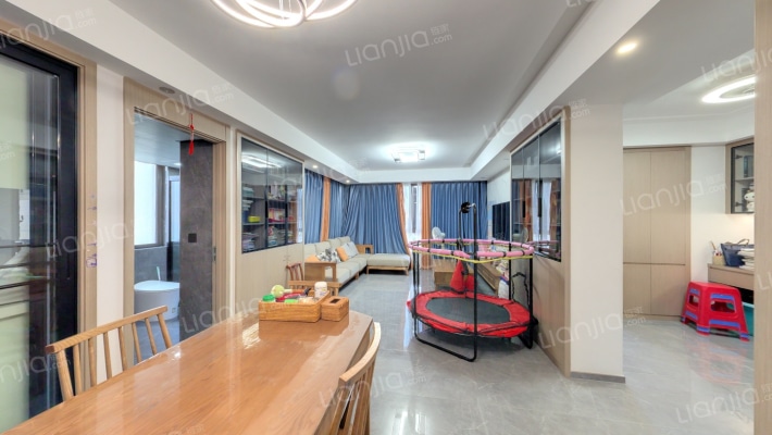 霞鸿锦园二手房实景图