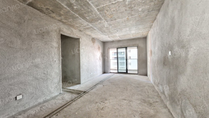 绿地东海岸三期海悦豪苑二手房实景图