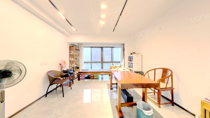 秀峰雅苑二手房实景图