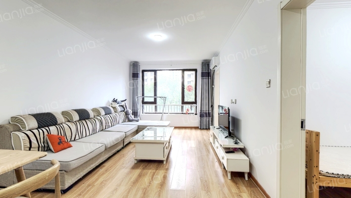 新干线南向两居  采光好 楼间距大 视野开阔-客厅