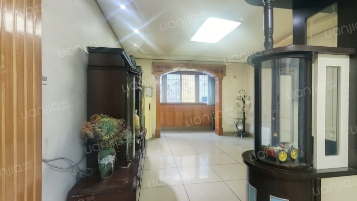 钢城大道东段692号二手房实景图