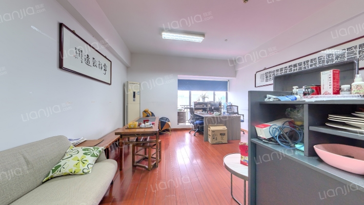 凯马汽车用品城二手房实景图