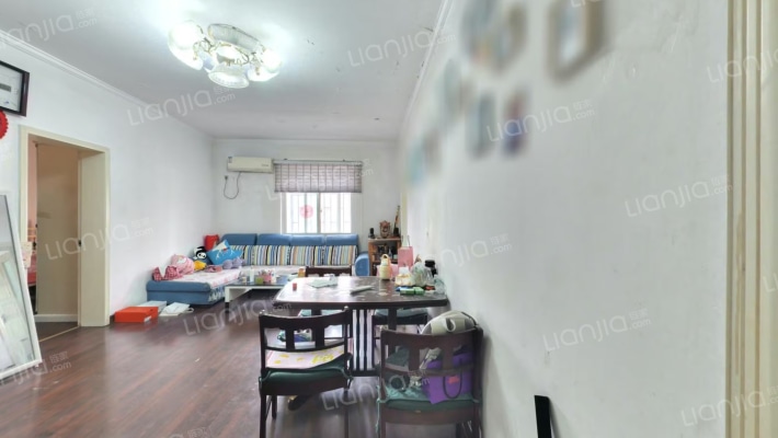 新郑路172号院二手房实景图