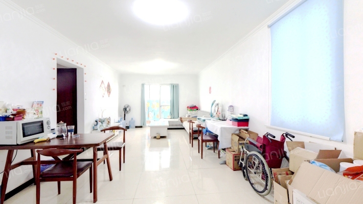 房本满二，有租户，楼位好，户型方正，-客厅