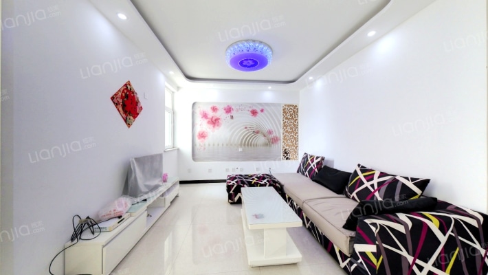 精装婚房三居室，户型方正，房本满五-客厅